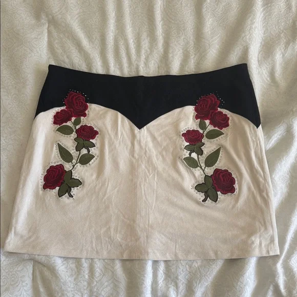 Idyllwind Black and Cream Floral Mini Skirt - Picture 4 of 5